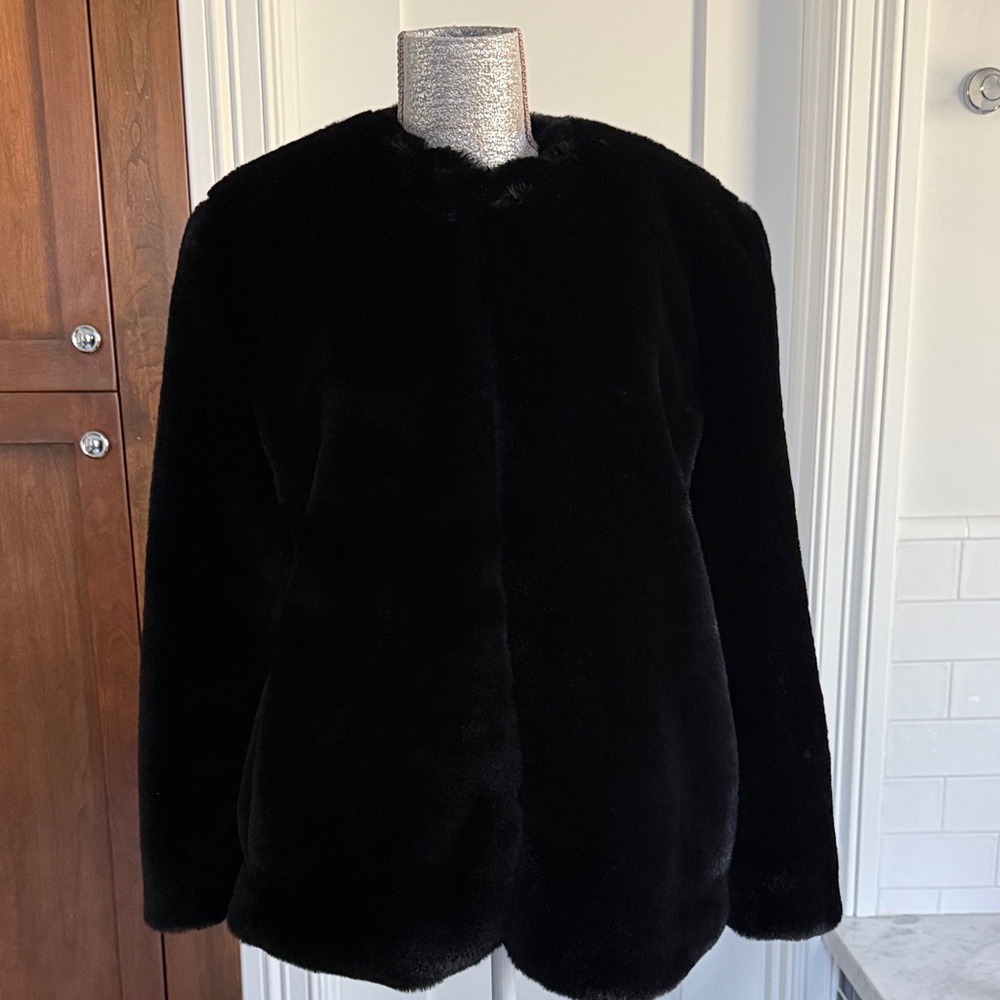 GAP Black Fuzzy Jacket sz L, like new!